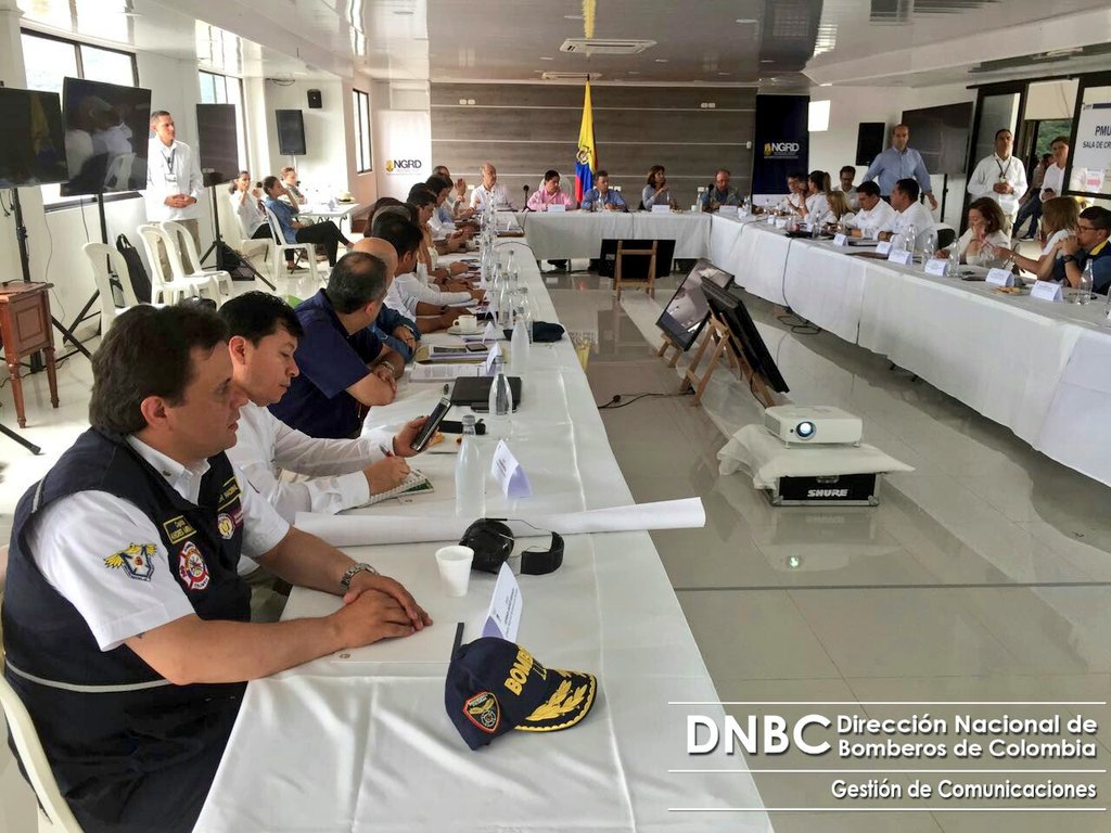 <a href="/MinInterior/">MinInterior Colombia</a> y Director Nacional de Bomberos, asisten a reunión de Consejo de Ministros, presidida por Presidente <a href="/JuanManSantos/">Juan Manuel Santos</a> en Mocoa.