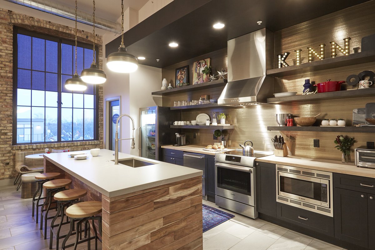 KinnGuesthouse's tweet photo. Come stay here while in MKE. 8 luxury suites, private kitchen. Entire hotel to yourselves. @Bucks @Raptors @NBA #NBAPlayoffs2017 https://t.co/SwKYjZKU5R