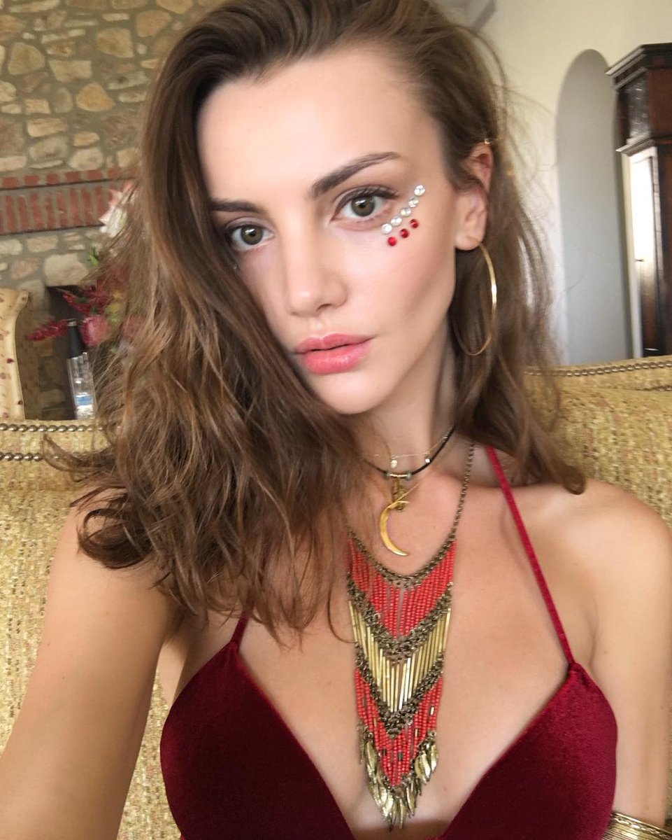 NewYorkModels's tweet image. COACHELLA ☀️🌵 #TeamNYMM at #Coachella2017! 🎶 (Music/Sun/Models: bit.ly/2oIAkf0) #NYMMWomen #NYMMMen #NYMMDirect #NYMMNewFace