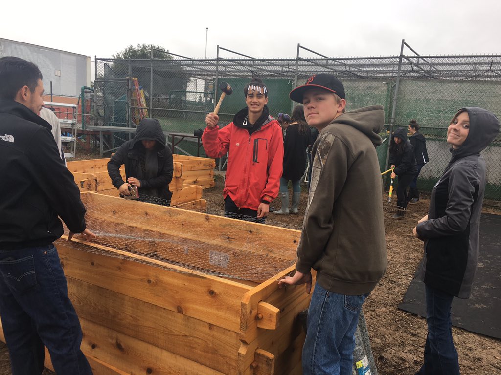 61944Guinn's tweet photo. working hard or hardly working? #LOsoilchem https://t.co/K9ctZbOx7i