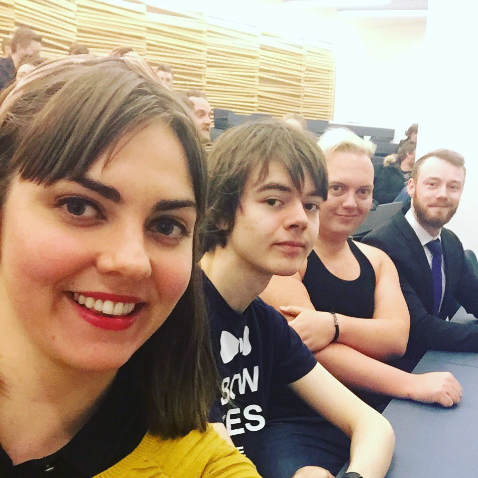DoraBjort's tweet photo. Ungir Píratar á stofnfundi UFSA - félags ungs áhugafólks um sjávarútveg í Atvinnuvegaráðuneytinu #UFSI #UngirPíratar https://t.co/JHsYIN2Dss