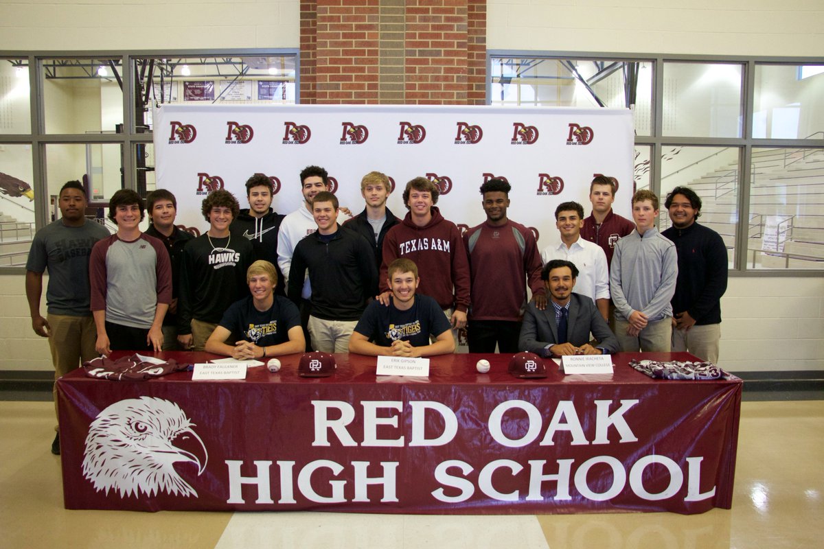 roisdathletics's tweet photo. Congrats to #RObaseball players: Brady Faulkner & Erik Gipson who signed with @GoETBUTigers & Ronnie Iracheta who signed with @MVCOnline! https://t.co/UvtnxFsN8Z