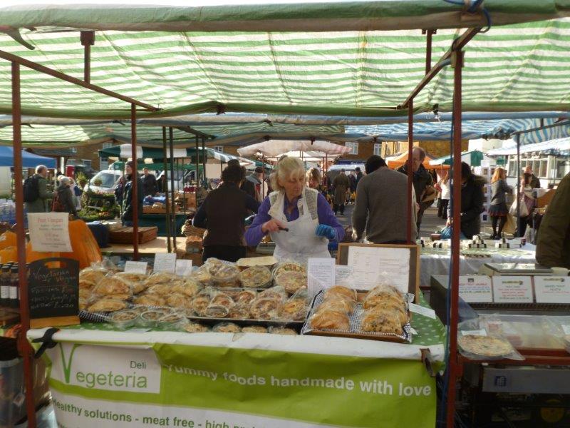 It's market day 9:00 - 12:30.  We have 40+ stalls and a craft fair.  What a great morning out. #lovincotswolds <a href="/thebanburyfm/">BanburyFMNews</a>