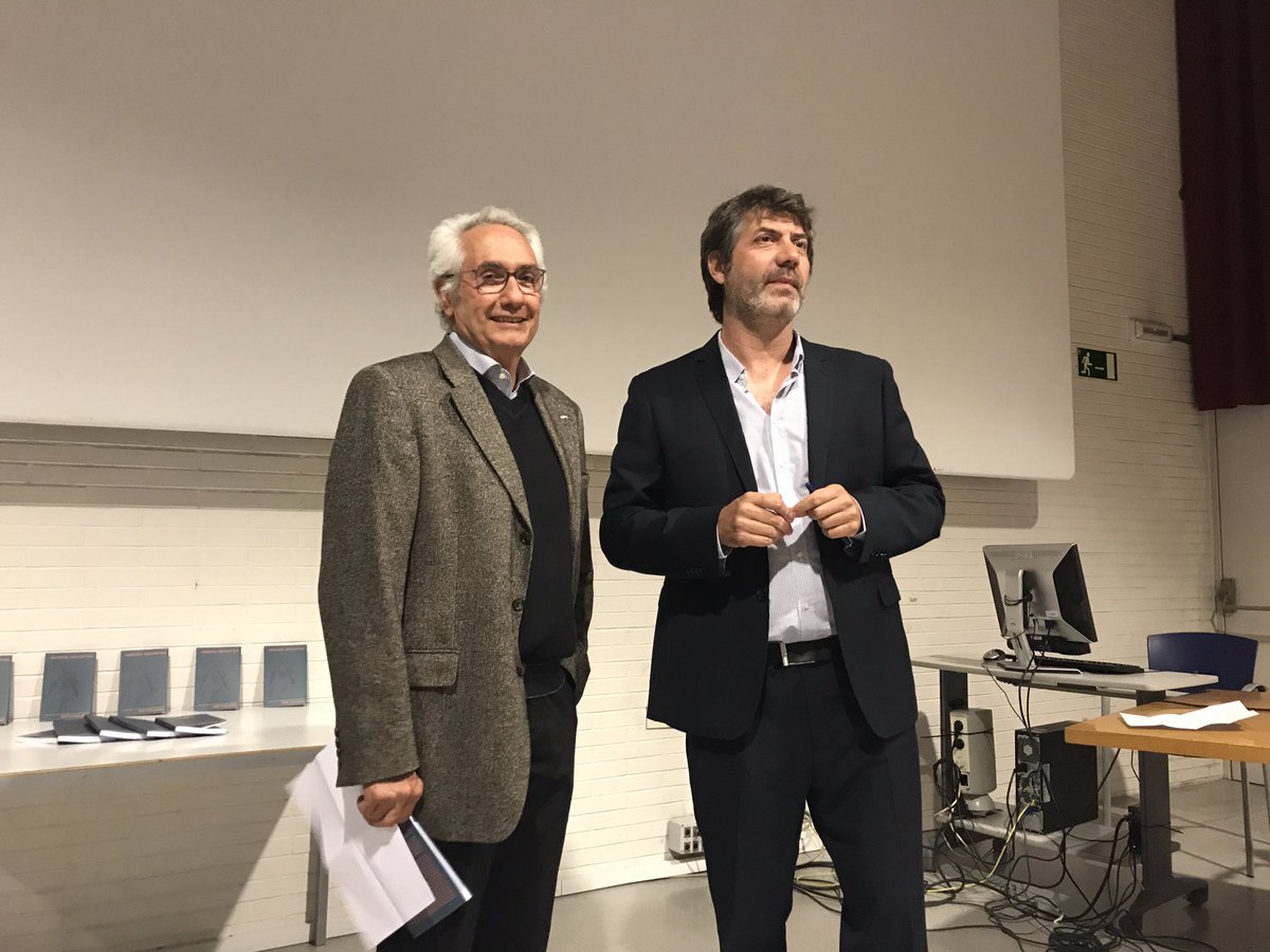IsidreSierra's tweet photo. El director de l'@_etsav_ presenta #memoriadescriptiva : opera prima de @perecasajoana que haurien de fer els polรญtics, retiment de comptes https://t.co/MEGTXDTbue