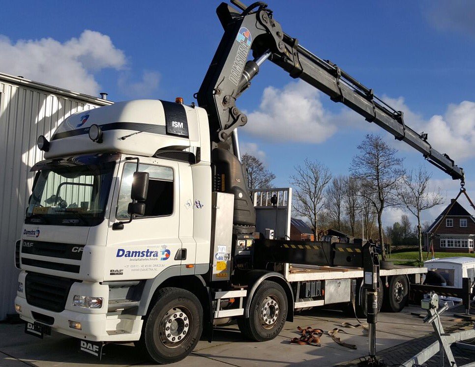 dampootje's tweet photo. Voor hijsen of transporteren van uw boot of caravan, bent u bij @DamstraDriezum aan het juiste adres https://t.co/BdEYzAbWl4