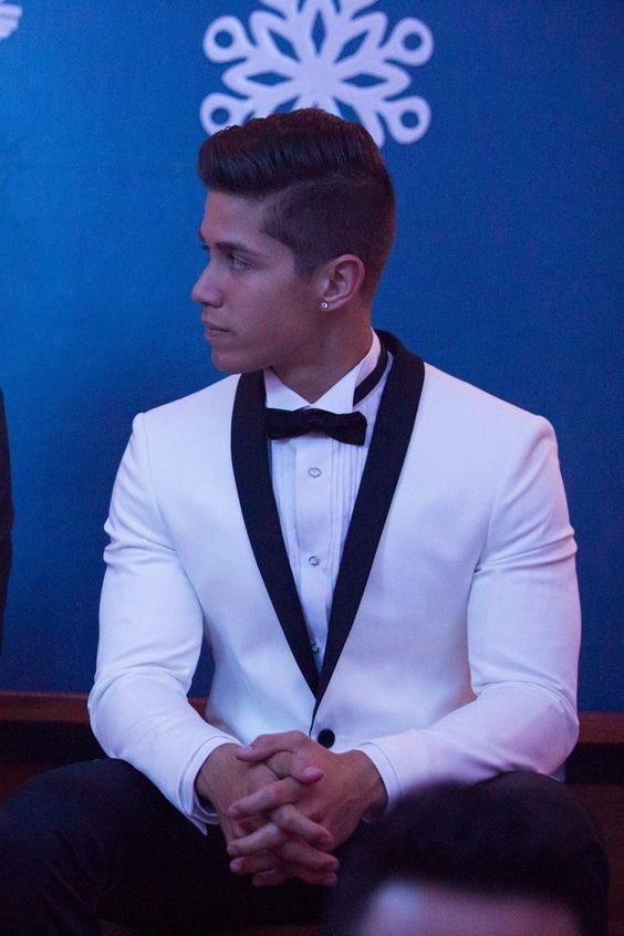 butterflybaker_'s tweet photo. JEFF ATKINS APPRECIATION POST #13ReasonsWhy #jeffdeservesbetter https://t.co/CuZIi2PkXY