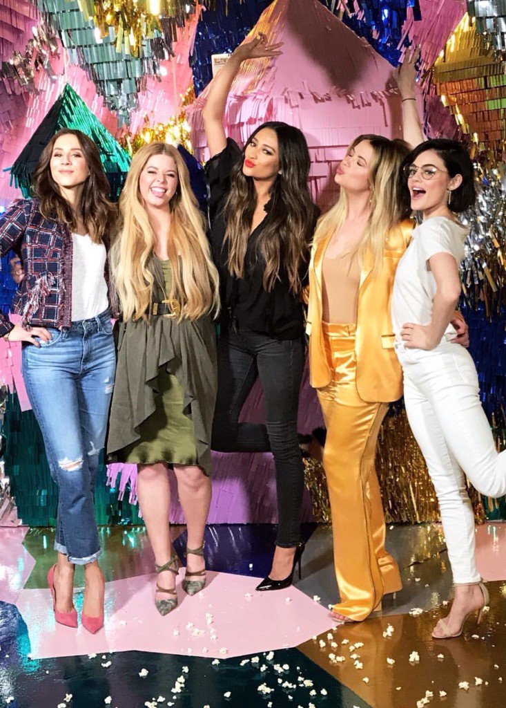 Bornthisselm's tweet image. LIARS TO THE END #PLL #PLLIsBack