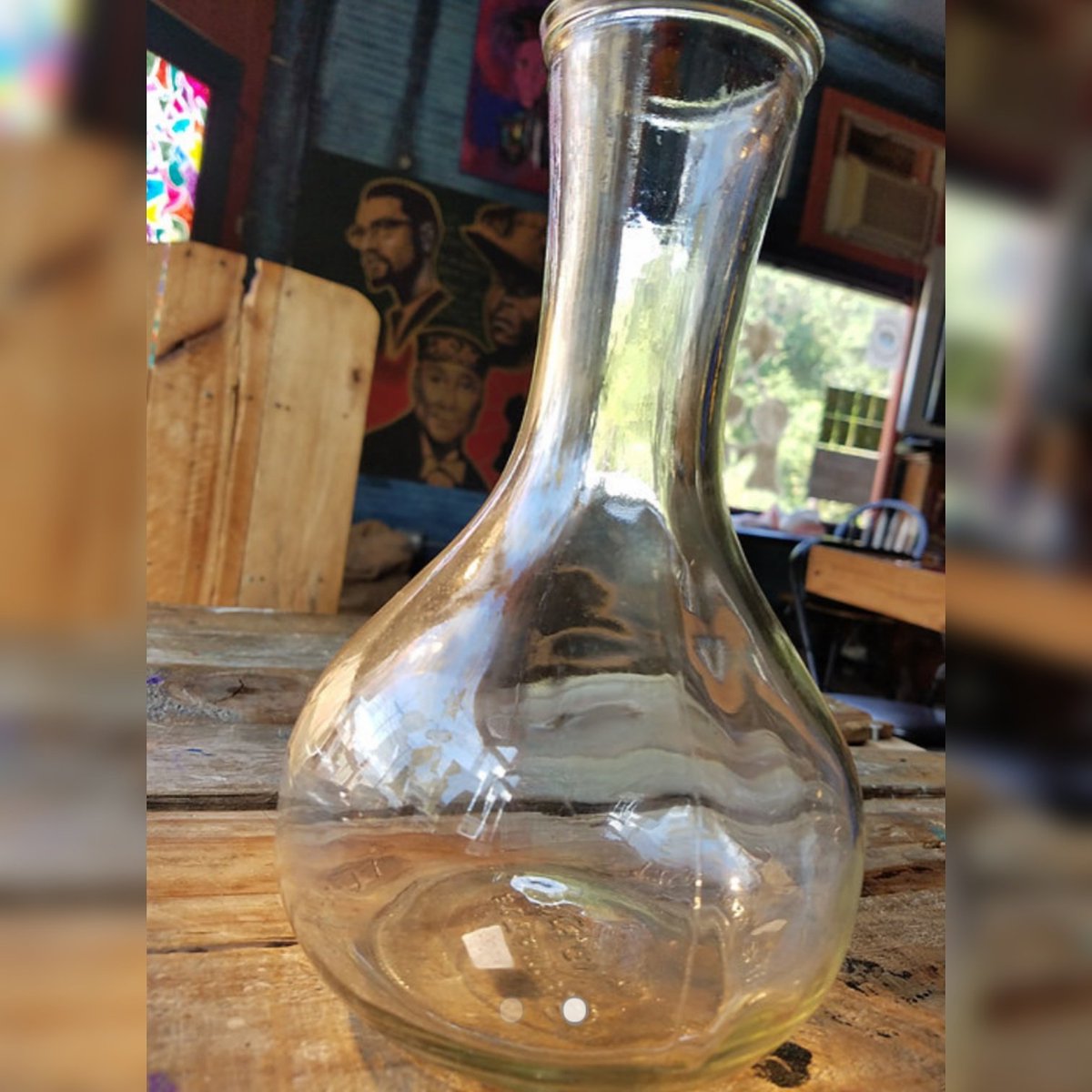 _TheWaningMoon's tweet photo. 1 liter glass #winedecanter from Giumarra Vineyard. $10. Because who doesn't love #wine ?! Get it now b4 it's gone! https://t.co/O85mEybpBW https://t.co/I9jlH5dL56