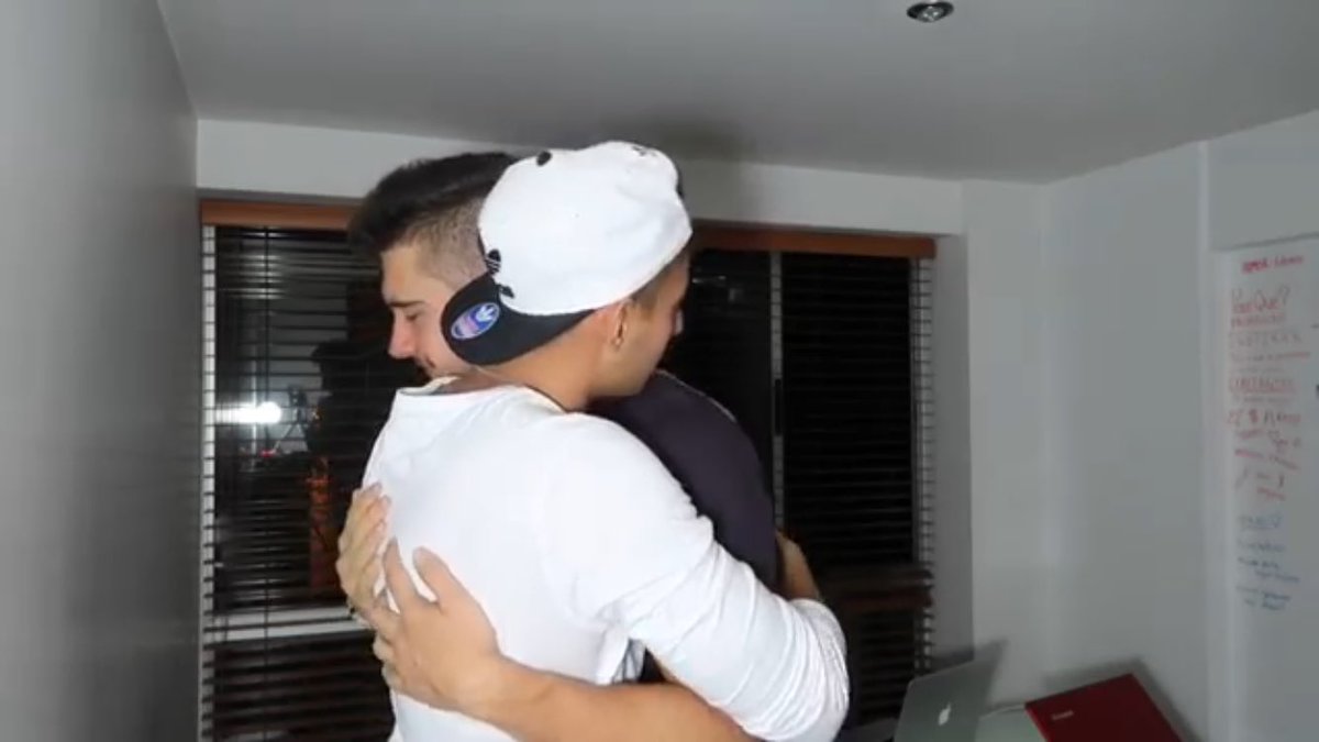 bueno1210's tweet photo. Que bien es volverlos a ver juntos 😻😻 ya los extrañaba @brosnacion https://t.co/7KxmS6JBmf