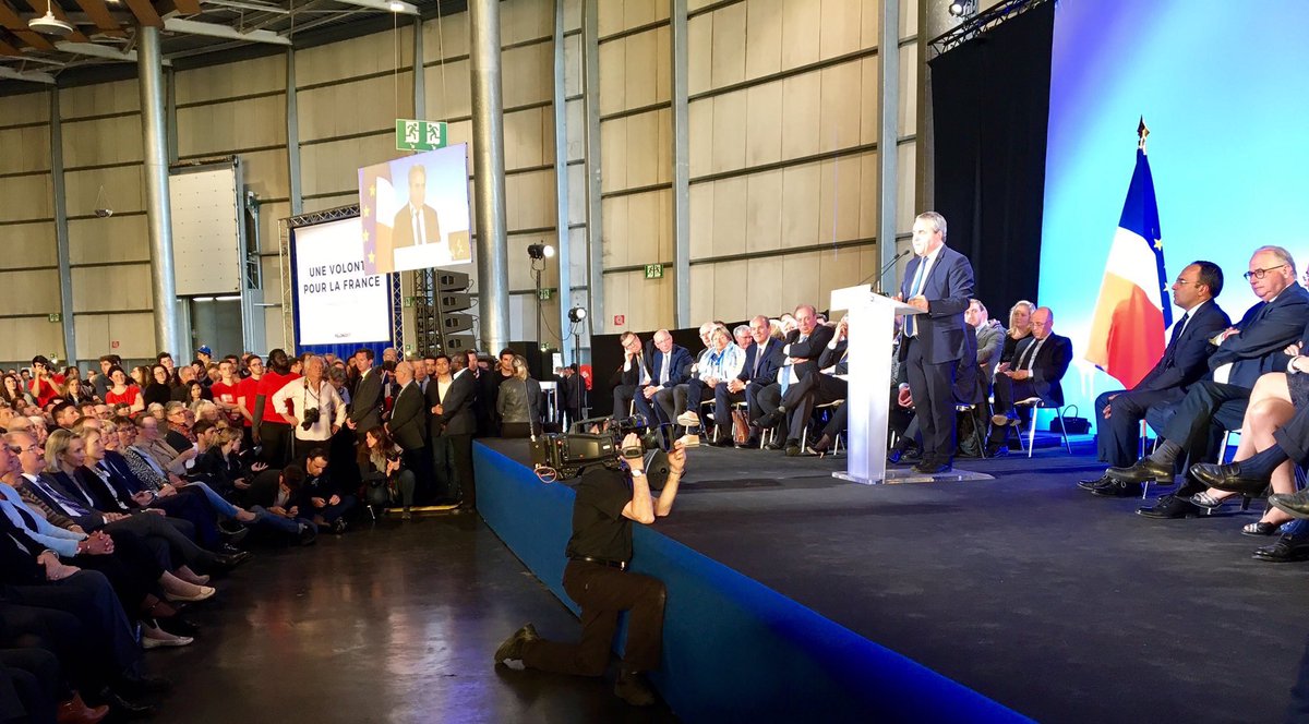 xavierbertrand's tweet photo. Pour revivre mon intervention lors du meeting de @FrancoisFillon à Lille ➡️ https://t.co/JGW3pQmxRu #FillonLille https://t.co/06e1VGjW6I