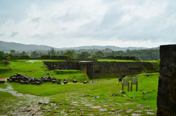 mathrubhumieng's tweet photo. Are you on your way to #Mookambika? Then don’t miss #NagaraFort!
https://t.co/Q8X8rV0LXM
@Visit_Karnataka #Karnataka #Tourism #travel https://t.co/IkNv5flu8Y