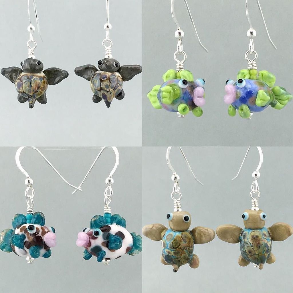 LHBeads's tweet photo. Haven't done lampwork sculptural earrings for a long time so here you go! #seaturtles #kissyfish #whimsical #lampw⦠https://t.co/XlZWLn22cd https://t.co/jUX1DKNugt
