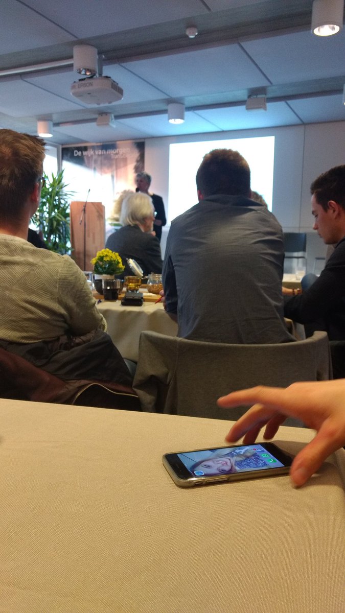 staesk's tweet photo. Lezing over hernieuwbaar energielandschap #thomasmore #ondernemerschap https://t.co/ymXeypqTLf