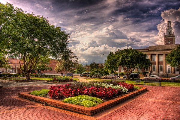 AUFAMILY's tweet photo. Hate has no home in #Auburn. https://t.co/mqQuLVMNL1