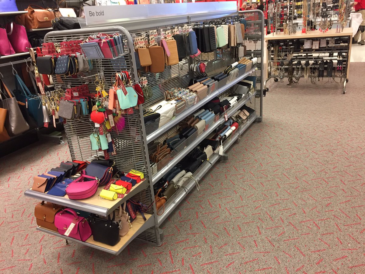 Thank you to the SL's team for the midday in accessories. #walletsonpoint