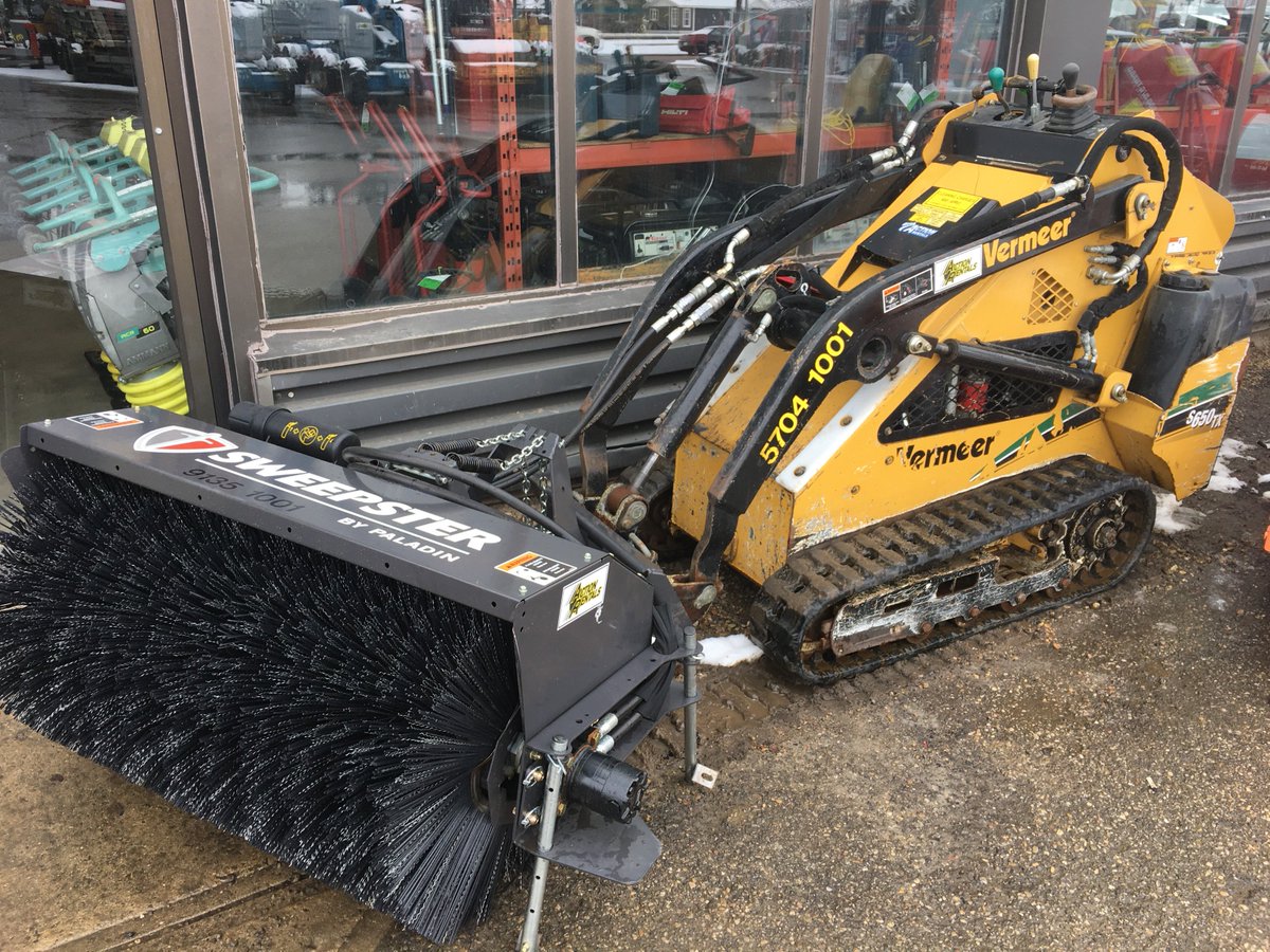 FirstStopRental's tweet image. Got our #vermeer mini #skidsteer #sweeper in! Brand New! &amp;amp; ready to clean up your parking lots! Give us a call to check it out! #reddeer