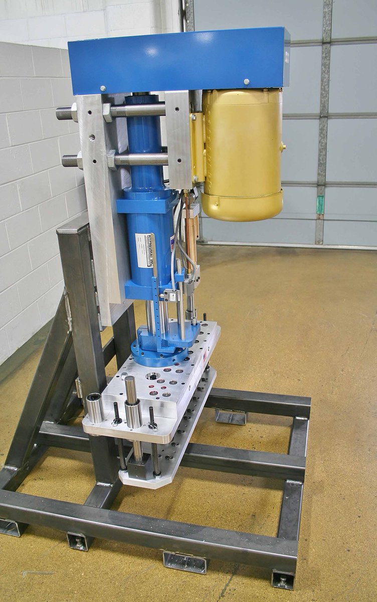 Hypneumat's tweet photo. Hypneumat's big DQ500 series drilling unit with 16 spindle head... 1,650 lbs. of drill thrust - check out https://t.co/JuMFajKUSr https://t.co/q9TVc2jXcN