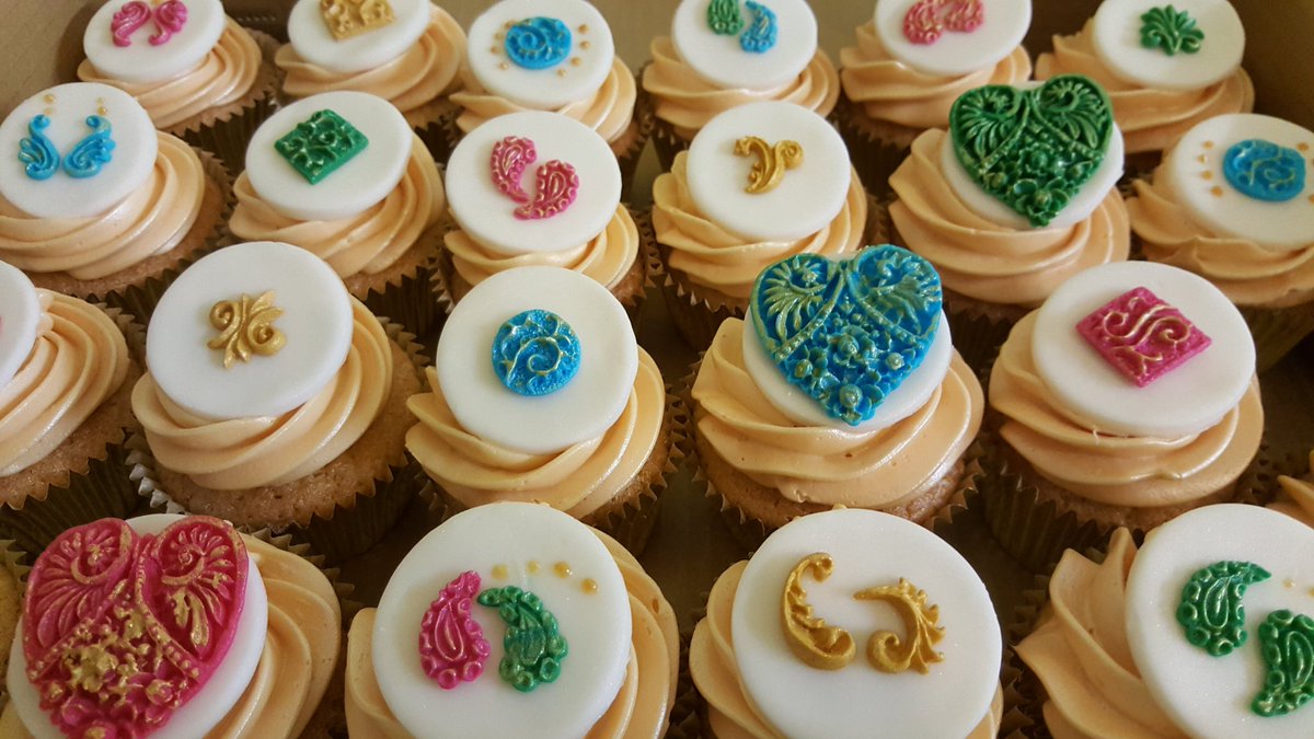 thecakecroft's tweet photo. Indian wedding cupcakes!! 😍😍 https://t.co/pSTIeN9auW