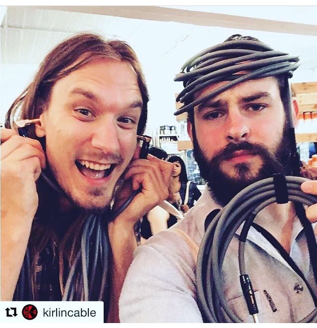 Vei_Music_'s tweet image. Because there are so many more uses to a #kirlincable ... obviously 🙄 the Vei boys @londoncoffeefestival last Sunday @johnwbmatts