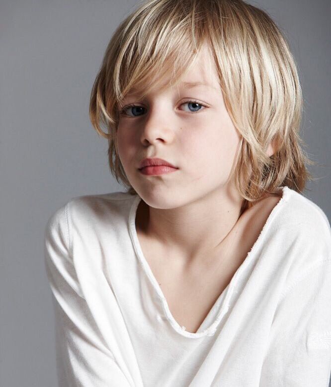 お 未だ名前 詳細不明の金髪美少年4人