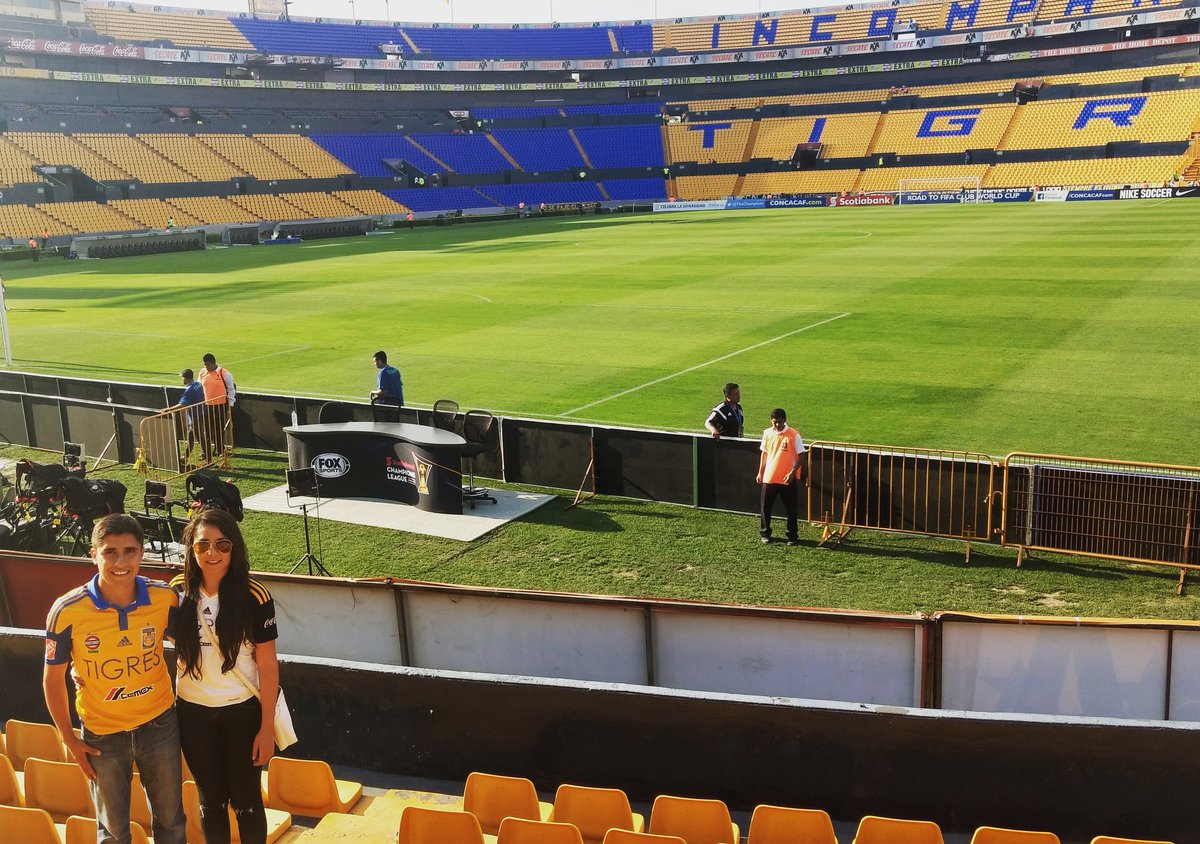 19PaoM's tweet photo. @Lucazelarayan31  Venimos desde Saltillo para verte jugar Chino  suerte !! Mi novio quiere tu camisa 🐯😀💪 https://t.co/80dQLp7s1M