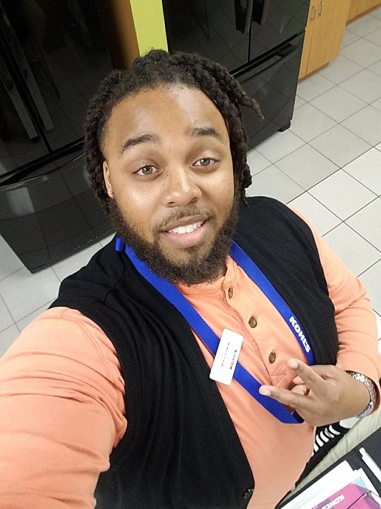 MattMosleyHere's tweet photo. First Day at Kohl's #LifeAtKohls #Store107 https://t.co/wcexD0E1cL
