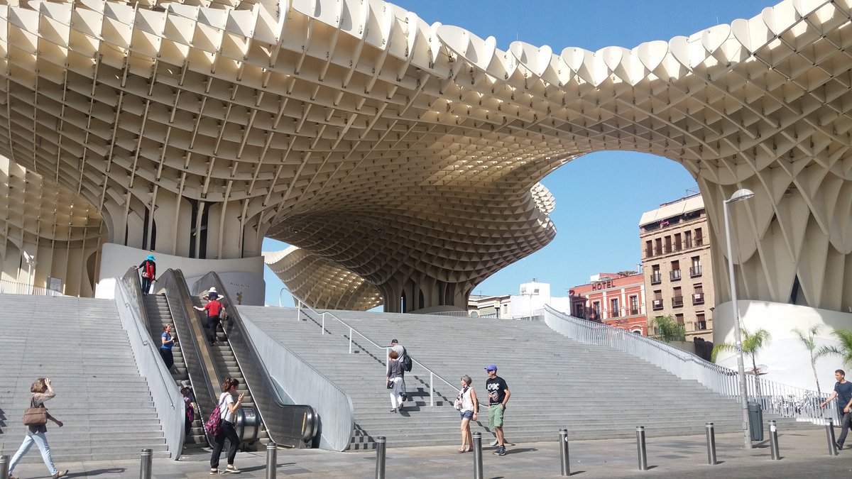 xinyen's tweet photo. day 7 - visited the metropol parasol, largest gothic cathedral and watched flamenco dancing in seville, spain. https://t.co/GEMKtxtcKx