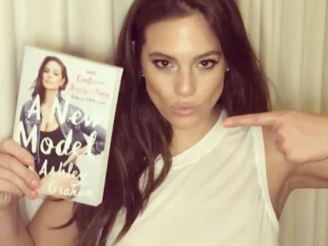 8 991 Ashley Graham Photos And Premium High Res Pictures Getty Images
