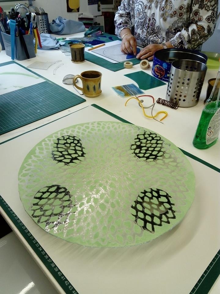 handpickedlocal's tweet photo. @attheglasshouse | Our workshop is the perfect place to switch off &amp; create stunning fused glass art #makeglass #wetherbyhour https://t.co/edzm3yW91I
