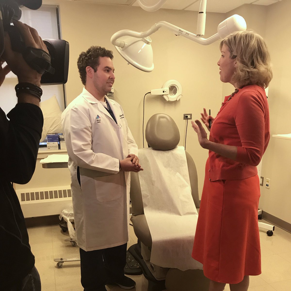 JoshZeichnerMD's tweet photo. #bts shot of my interview w @kristendahlgren on new #sunscreen legislation letting kids apply it @ school.  @NBCNightlyNews 640pm est tonite https://t.co/jPUcYMlH9Z