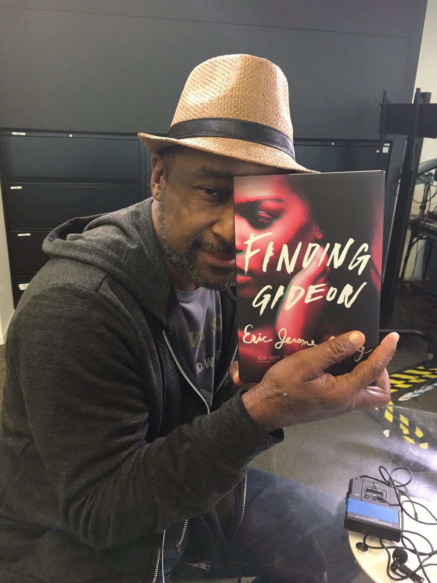 ThatGirlCarly's tweet image. Like @EricJDickey and my poses with his new book #FindingGideon? We just finished our #BookmarkThis chat for @usatodaylife 📚