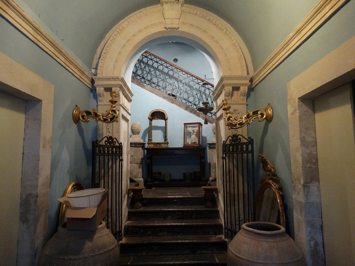 SicilyJohn's tweet photo. Traditional Sicilian palazzo in its antique original splendor ......... https://t.co/MPqZTnWQIz