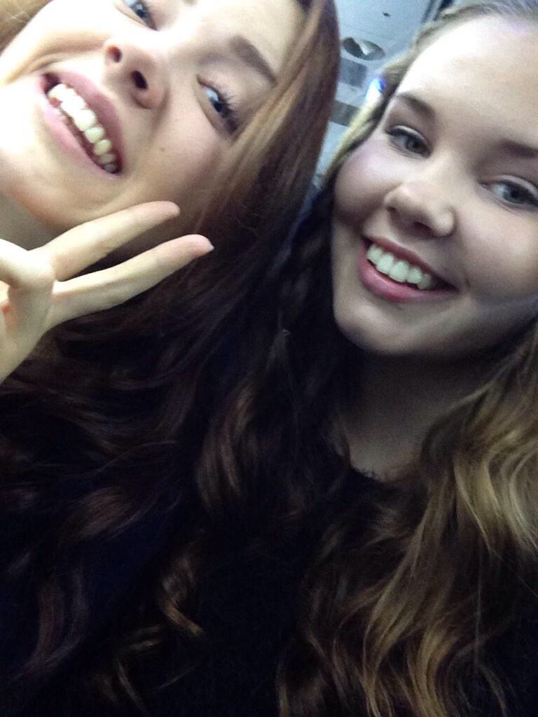 moaaldsjo's tweet photo. Min skönhet till syster blir 21 idag. Älskar dig❤️ (Skönt att du stod ut med mig trots mina kanintänder) https://t.co/bVuAQpTwyY