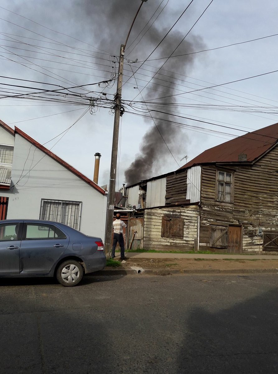 OsornoNews's tweet photo. Osorno, Rahue Bajo, Calle Santiago / Taparaca. Derrame de combustible en taller mecánico. bomberos trabaja en el lugar. https://t.co/zYkIPtRbeK