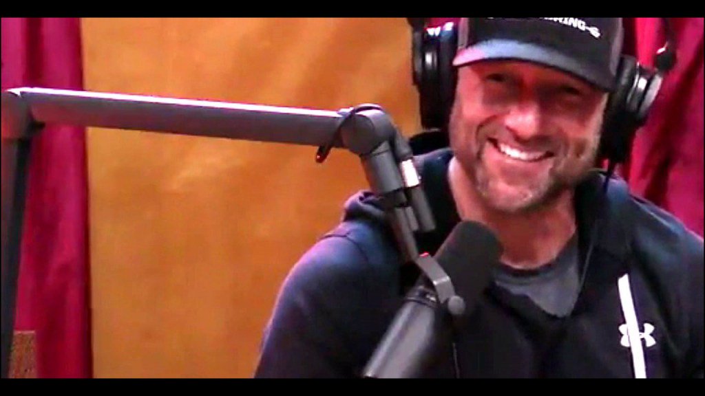 PezeLocker's tweet photo. Joe talks about Kanye West in Conor Mcgregor fight and his yeezys costs 2000$,tupac shirt. https://t.co/EH6FsKrY2k https://t.co/pzzELA4w1x