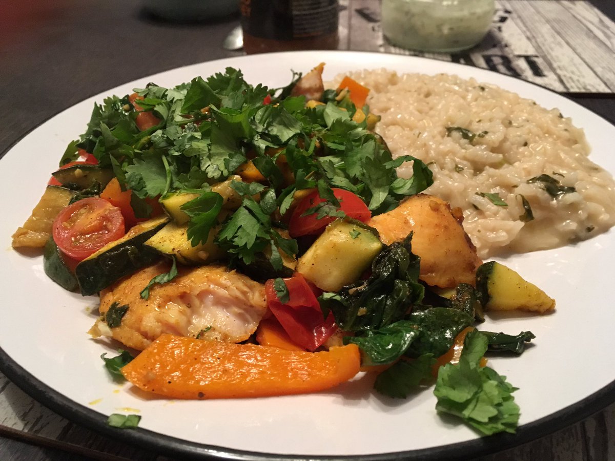 LittleAbsTone's tweet photo. Smoked basa with curried veg, coriander and rice #healthy #refuel #healthylife #foodie #foodporn #healthy #yummy #fish #TuesdayMotivation https://t.co/b10oRLk8un