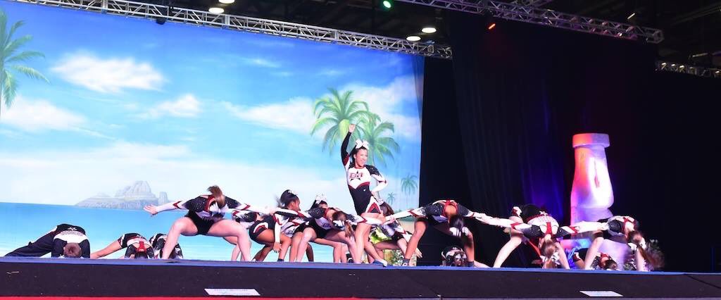 BAWhiteDiamonds's tweet photo. "We give everything we've got, then go back for more. No doubts. No holding back. No giving in." 17 days until #summit2017 💎 https://t.co/xkHZUslbRb