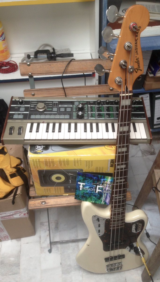 thoughtflowmx's tweet photo. #Xarpada #Korg #Fender #recordong #synthbass #producer ๐ฅ๐น๐ธ https://t.co/cxnMzNQQ8S