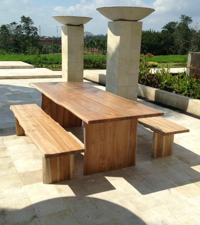 LiveEdge_'s tweet image. Summer Vibes ☀️
Live Edge outdoor furniture. I'm loving the Ice cooler, what a great idea! 

#LiveEdge #Outdoor #Furniture #Bespoke #Artisan