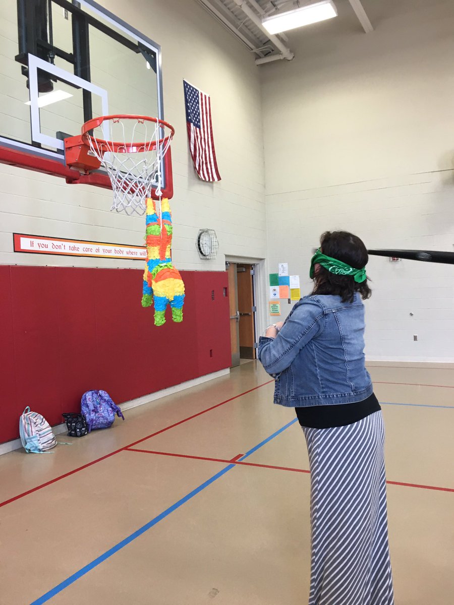 jennifer_gilles's tweet image. Happy Piñata Day! We have some real sluggers on our staff! 😆 #StaffFun