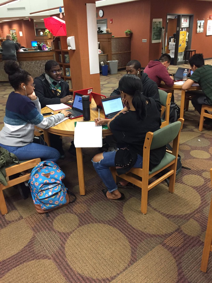 grizgoat's tweet photo. Taking care of #business in the #Pike #MediaCenter. #govclass #ExecutiveBranch https://t.co/L0yFXia5Va