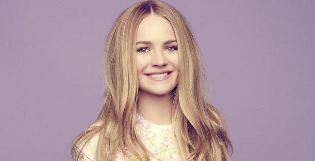 Happy Birthday to the beautiful, talented, inspirational and down-to-earth Britt Robertson   