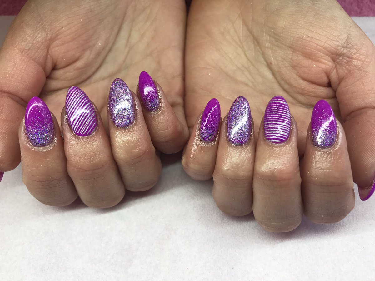 #gelnails #prettypolishnailsbeauty #gelart #nails #gelpolish #instanails #glitter #mani #bedfordshire #nailsbedfordshire #thegelbottleinc