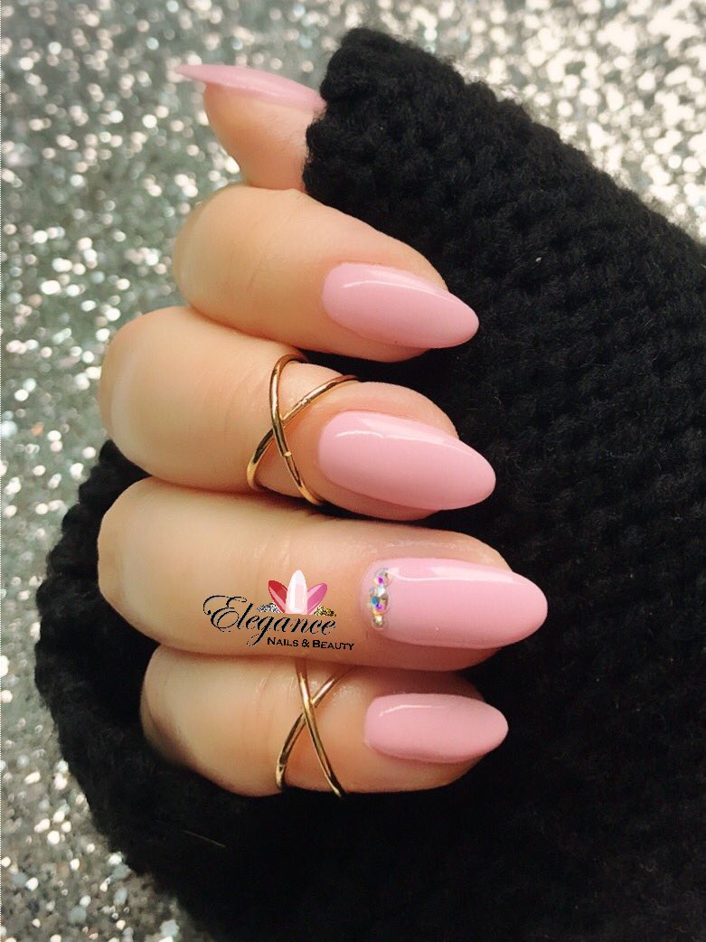 Feb 17. Gelish on natural nails 💖#gelpolish <a href="/Gelish/">fy</a> @NailHarmonyUk #notd #nailsbystaceyenb #elegancenailsandbeauty