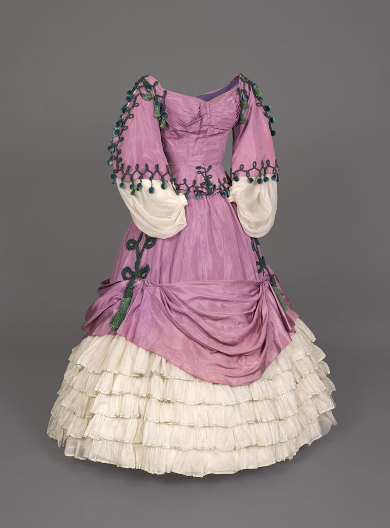 La exhibición de #ChristianDior que debes visitar si amas la moda: goo.gl/qWgTnR