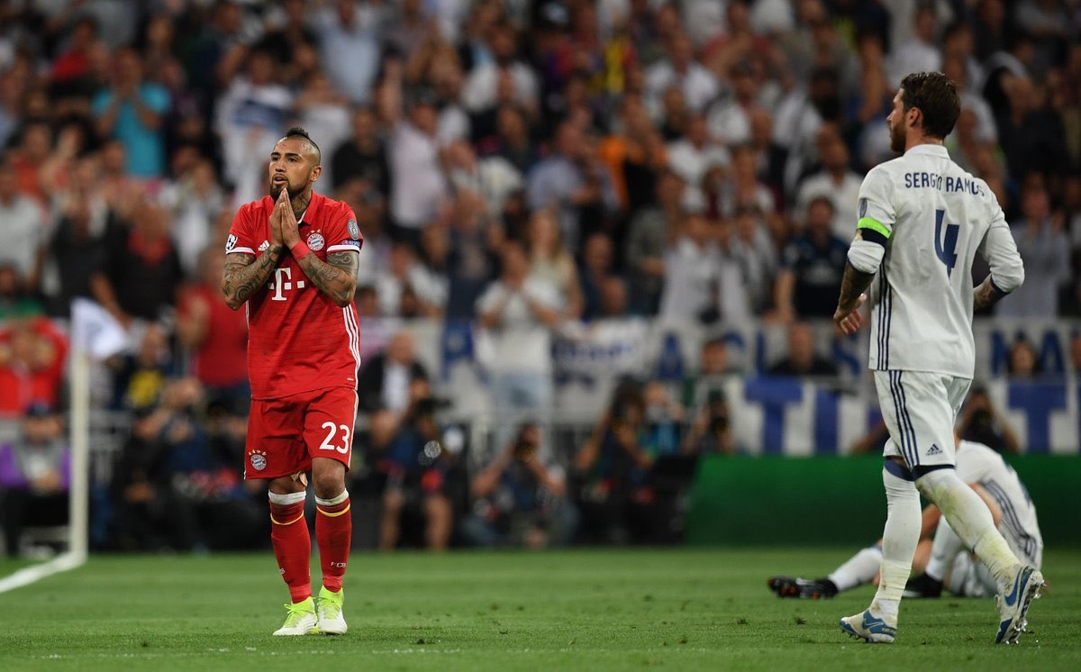 danmufc_'s tweet photo. Real Madrid getting a bullshit red card decision in their favour to save them in the Champions League? Well I never https://t.co/6FYM1pEjdz