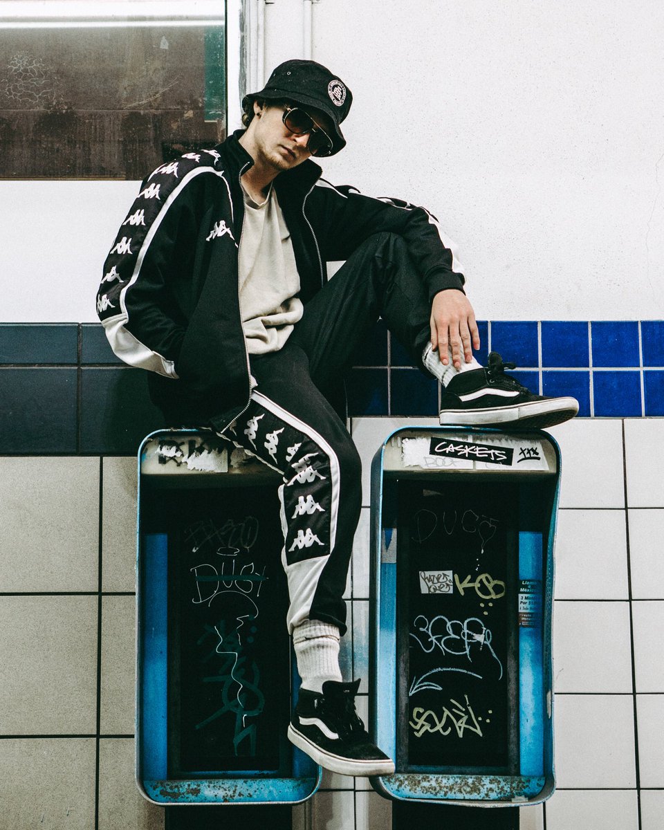 reidonft's tweet photo. 90s kappa 
shot by: @ohso_common https://t.co/TLOVhAXvh4