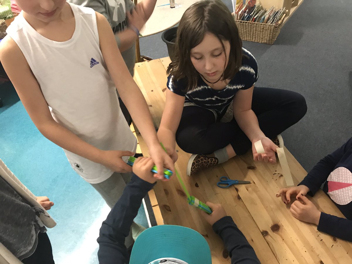 MsE_Perez's tweet image. Testing strength of materials #multiagelearning #stem #structures #teamwork @WestVanSchools