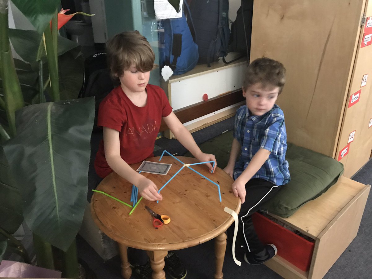 MsE_Perez's tweet image. Testing strength of materials #multiagelearning #stem #structures #teamwork @WestVanSchools