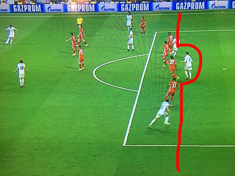 

Tweet akun @SilkyWilshere